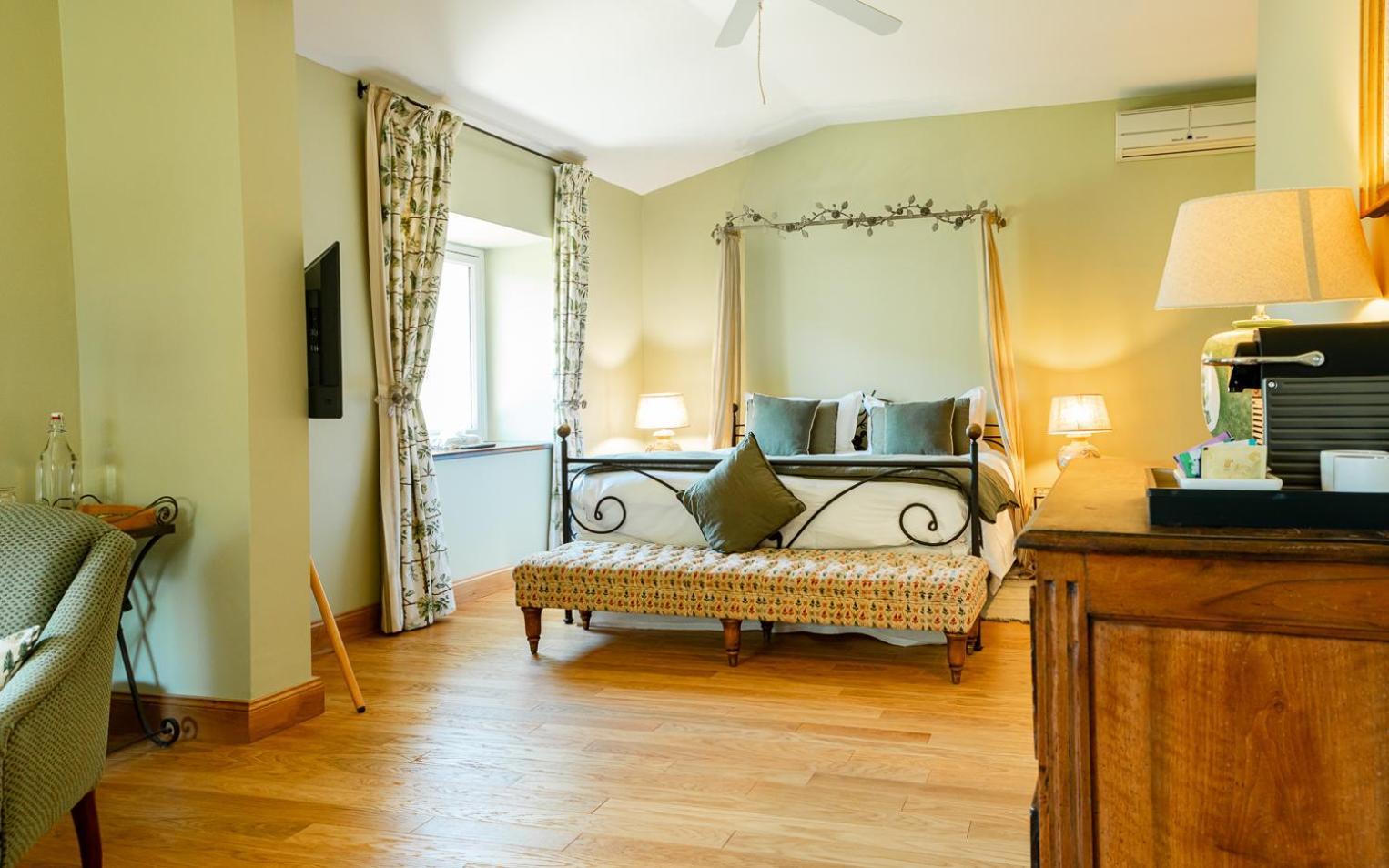 Chateau Talaud Loriol-du-Comtat Zimmer foto