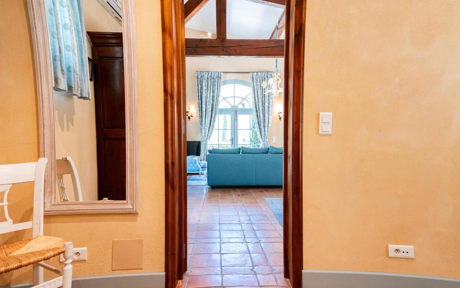 Chateau Talaud Loriol-du-Comtat Zimmer foto